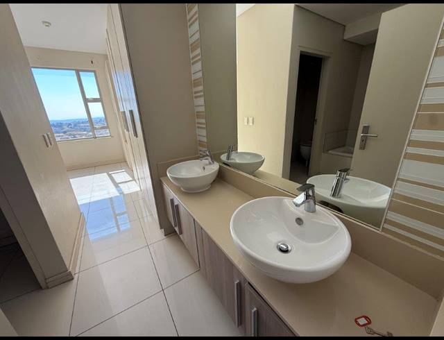 2 BEDROOM APARTMENT TO LET IN ROSEBANK